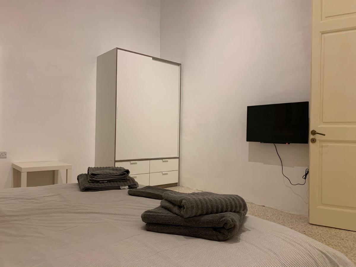 4 Bedroom Apartment In Sliema Near The Sea Kültér fotó